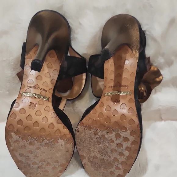 Betsey Johnson Black and Metallic Gold Floral Heels - Picture 6 of 7